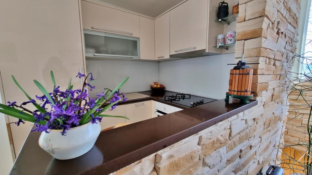 Apartment Tica โอมิช ภายนอก รูปภาพ